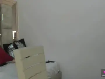 Chaturbate Live Sex Cam of mia_diamond77