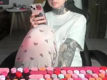 Chaturbate Nude Webcam of _feralberry__