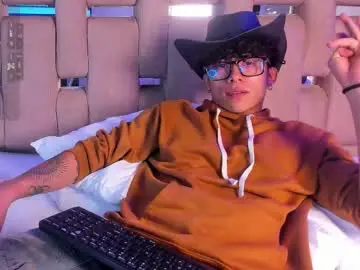 Chaturbate Sex Cam of akazaboy