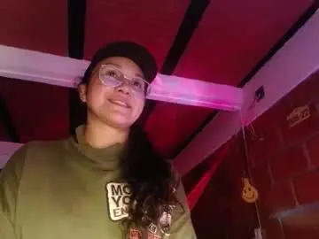 Chaturbate Live Sex Cam of eskelaswd