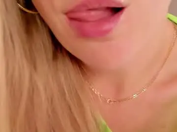 Chaturbate Live Sex Cam of sugamomy