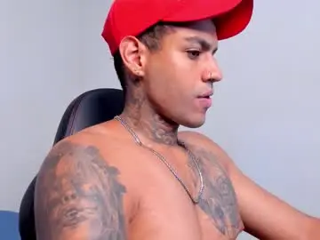 Chaturbate Live Sex of luigi1_
