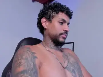 Chaturbate Live Sex of luigi1_