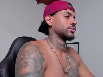 Chaturbate Live Sex Cam of luigi1_