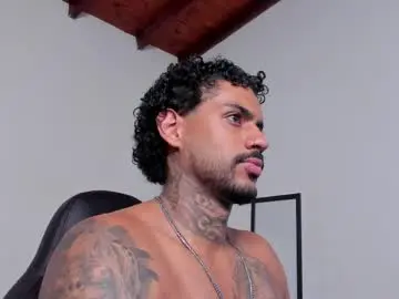 Chaturbate Live Sex Cam of luigi1_