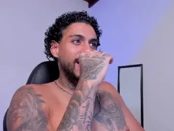 Chaturbate Live Sex of luigi1_