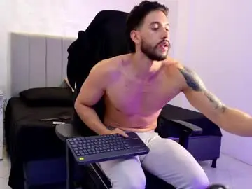 Chaturbate Watch Live Sex Cams of evans_opry1