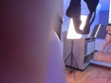 Chaturbate Sex Cam of mia_honey23