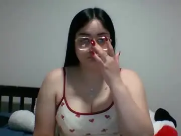 Chaturbate Live Sex Cam of aura_mom