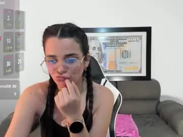 Chaturbate Sex Cam of lucianamoreau_