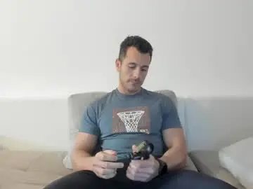 Chaturbate Live Sex Cam of roberto4ever