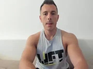 Chaturbate Live Sex Cam of roberto4ever