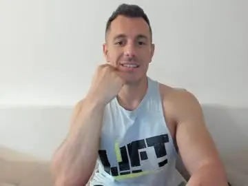 Chaturbate Live Sex Cam of roberto4ever