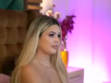 Chaturbate Live Sex Cam of sophieboobsx