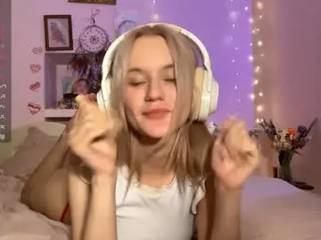 Chaturbate Live Sex Cam of bebravee