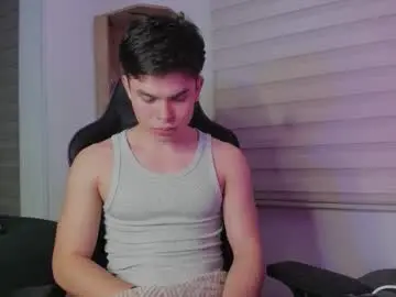 Chaturbate Live Sex Cam of alejoo_twink