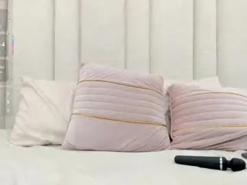 Chaturbate Live Sex Cam of annie_loove_