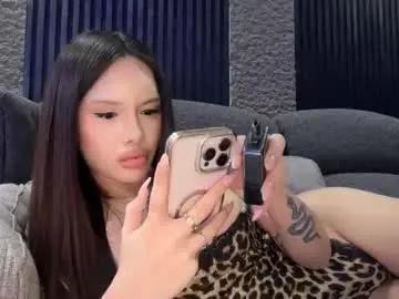 Chaturbate Nude Webcam of hugecockeightine