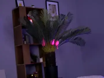 Chaturbate Live Sex Cam of skylerlune