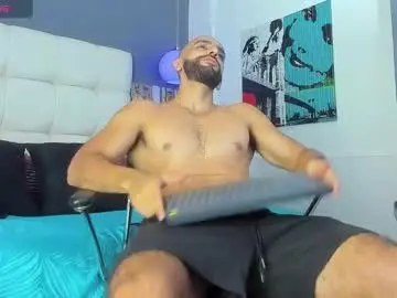 Chaturbate Live Sex Cam of yiyo10_