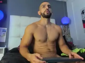 Chaturbate Live Sex of yiyo10_