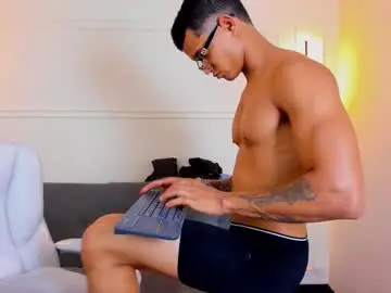 Chaturbate Nude Webcam of paradise_boy_s