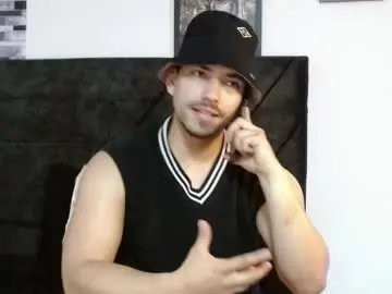 Chaturbate Live Sex Cam of ian_davis