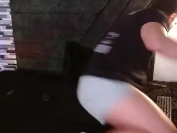 Chaturbate Live Sex Cam of ian_davis