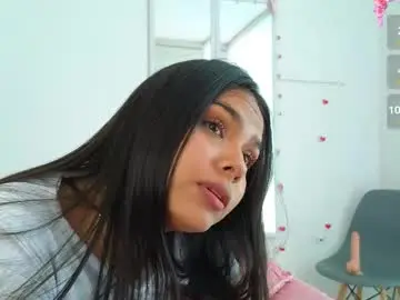 Chaturbate Best live sex cam show of emma_revees