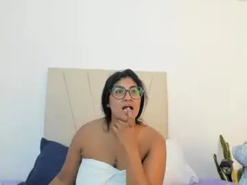 Chaturbate Live Sex Cam of miaa_khaliffa_