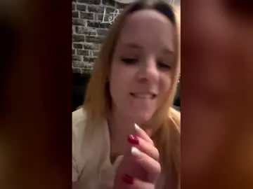 Chaturbate Live Sex Cam of xhotmilf87x