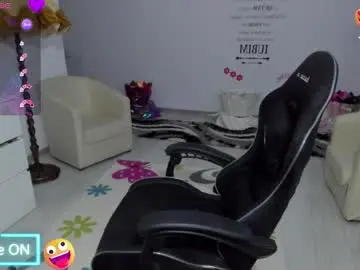 Chaturbate Nude Webcam of golddivine00