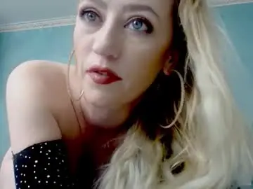 Chaturbate Live Sex Cam of krystal_desire