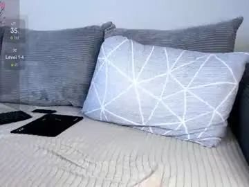 Chaturbate Live Sex Cam of maximum_hot
