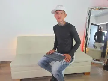 Chaturbate Free Porn Cam of darwin_stark