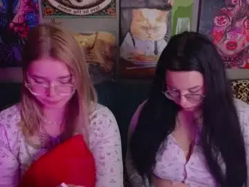 Chaturbate Live Sex Cam of lady_lucky_love
