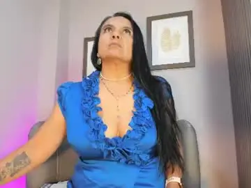 Chaturbate Live Sex Cam of roxanna_moore2