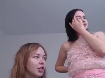 Chaturbate Live Sex Cam of kisulya_meow246