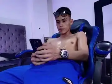 Chaturbate Live Sex of tommy_west_