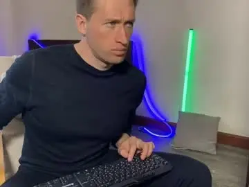 Chaturbate Live Sex Cam of marc105100