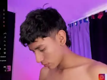 Chaturbate Live Sex Cam of damien_howard