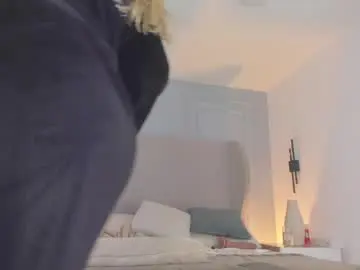 Chaturbate Live Sex Cam of chloe_dee_