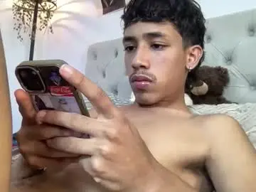 Chaturbate Live Sex Cam of ostin_18hot