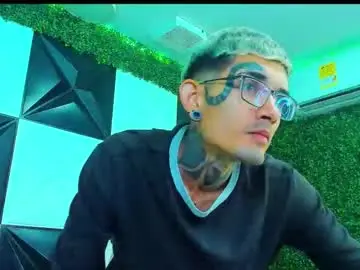 Chaturbate Nude Webcam of boy_tatto77