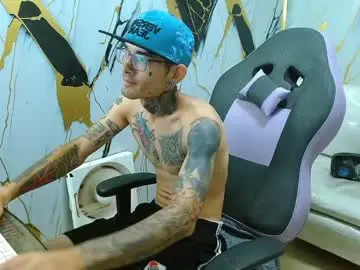 Chaturbate Nude Webcam of boy_tatto77