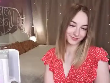 Chaturbate Live Sex Cam of shy__polly