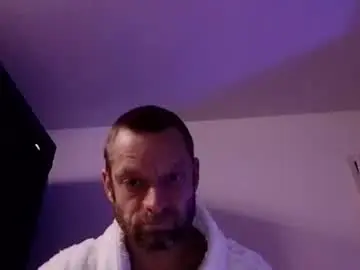 Chaturbate Live Sex Cam of clausenflorian880