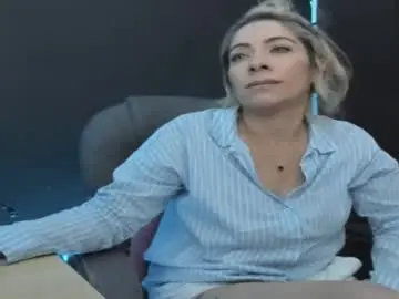 Chaturbate Sex Cam of viktoria_davis_