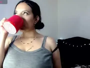 Chaturbate Live Sex Cam of loren_44tits