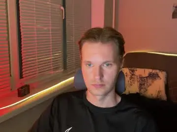 Chaturbate Live Sex Cam of leonnextdoor